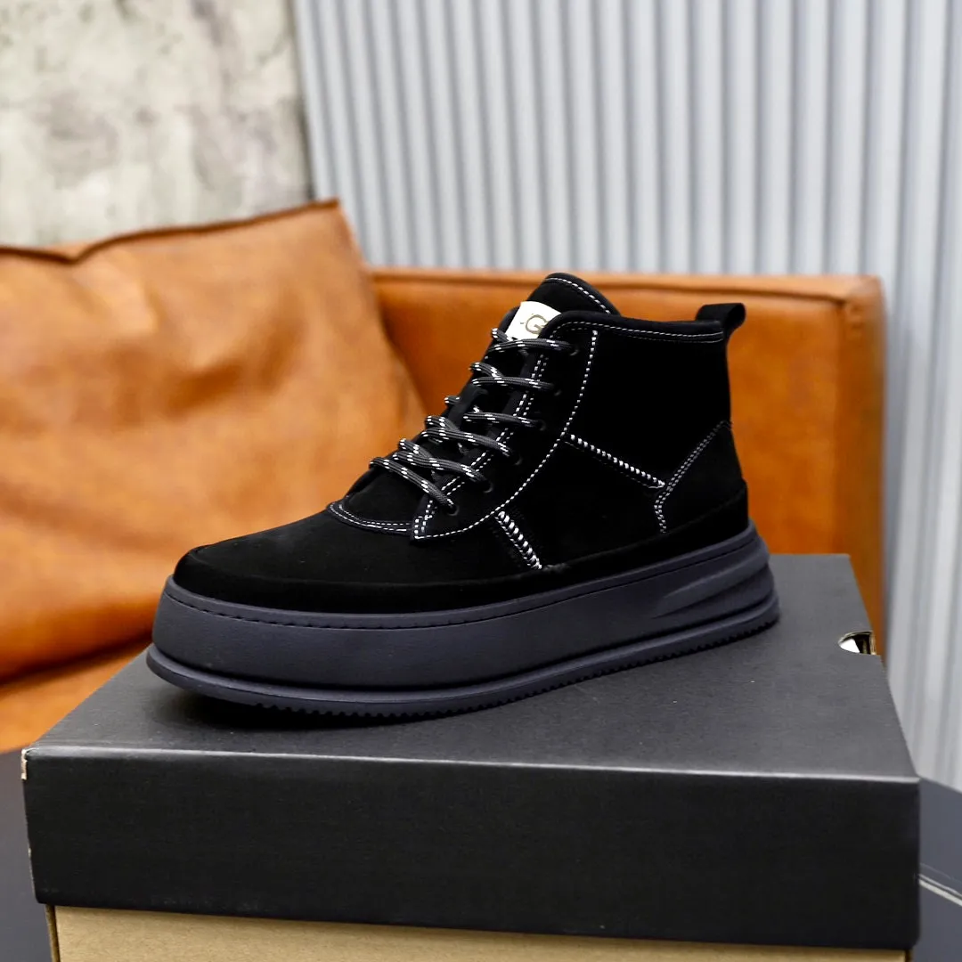 Ex-factory price: 640💰Thick wool imported from Australia Brand: UGG genuine purchasing agent Size: 38-44 Grade: Official website 1:1 Material: First layer of genuine leather waterproof and antifreeze upper Real wool lining Original non-slip soft wear-resistant outsole Style category: Men's casual shoes Trendy style Comfortable on the feet Color: Official website color synchronization